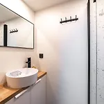 Modern 2bdrm Aprtm W Cinema & 2 Bathrooms * Tallin