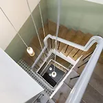 Modern 2bdrm Aprtm W Cinema & 2 Bathrooms Apartment