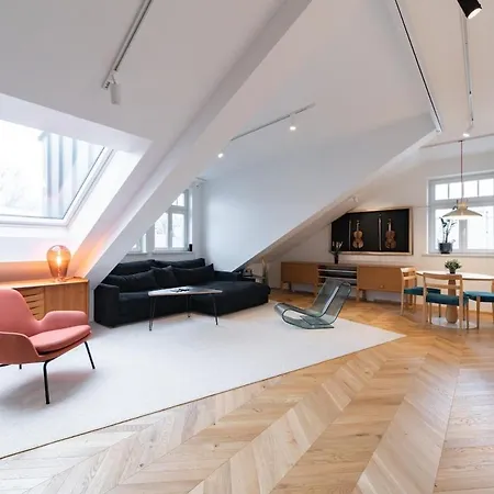 Modern 2bdrm Aprtm W Cinema & 2 Bathrooms شقة تالين