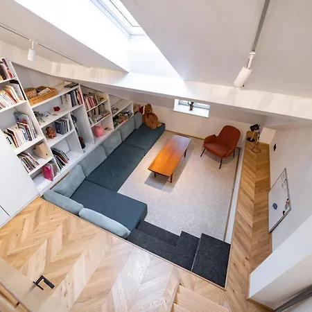 شقة Modern 2bdrm Aprtm W Cinema & 2 Bathrooms تالين