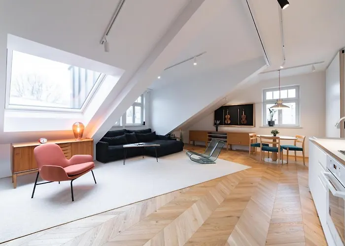 Modern 2bdrm Aprtm W Cinema & 2 Bathrooms شقة تالين