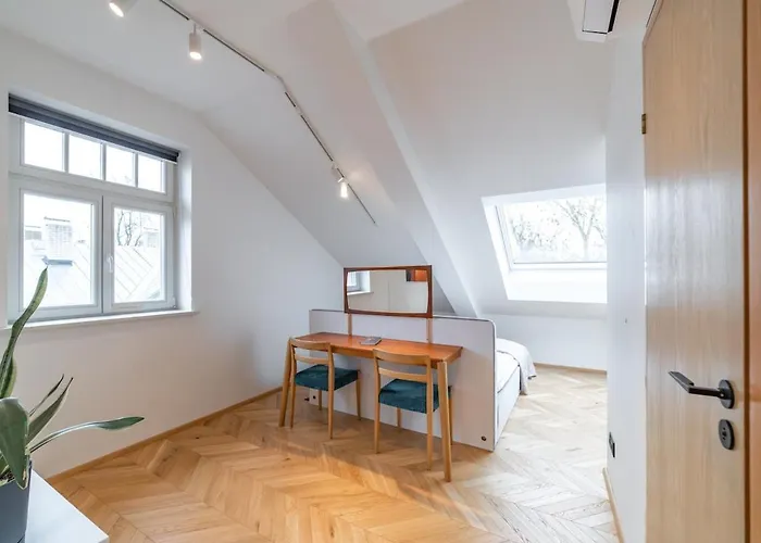 Modern 2bdrm Aprtm W Cinema & 2 Bathrooms 탈린