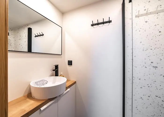 Modern 2bdrm Aprtm W Cinema & 2 Bathrooms * 탈린