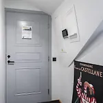 Modern 2bdrm Aprtm W Cinema & 2 Bathrooms Διαμέρισμα Ταλίν