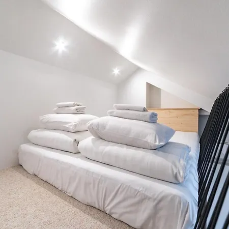 Modern 2bdrm Aprtm W Cinema & 2 Bathrooms Tallinn