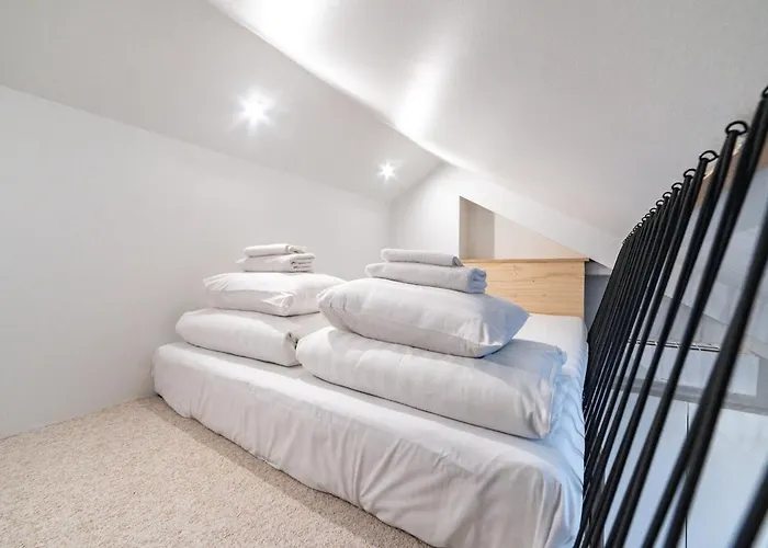 Modern 2bdrm Aprtm W Cinema & 2 Bathrooms タリン